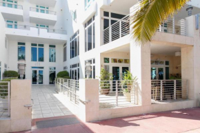 Отель Modern Ocean Drive Condo in the Heart of Sobe!  Майами Бич